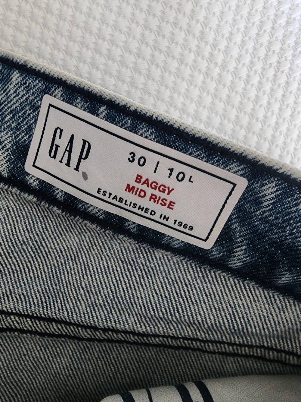 GAP Mid Rise Baggy Jeans - Light Blue Denim New With Tags - Picture 6 of 14